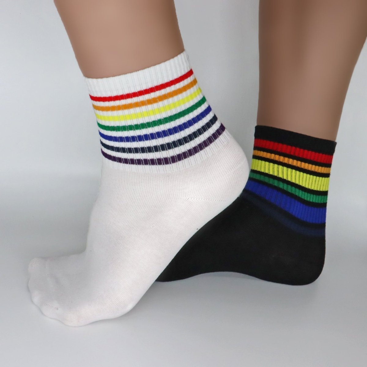 Regenbogen-Socken (Schwarz/Weiß mit Streifen) Gay-Shop.berlin
